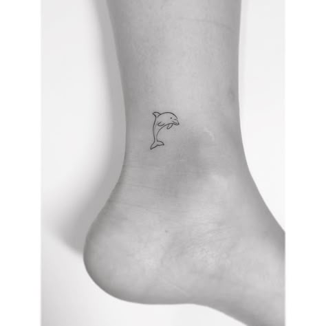 Playground Tattoo, Dolphin Tattoo, Dolphins Tattoo, Palm Tattoos, Special Tattoos, Meaningful Tattoos For Women, Geniale Tattoos, Temporary Tattoo Designs, Tattoos For Girls