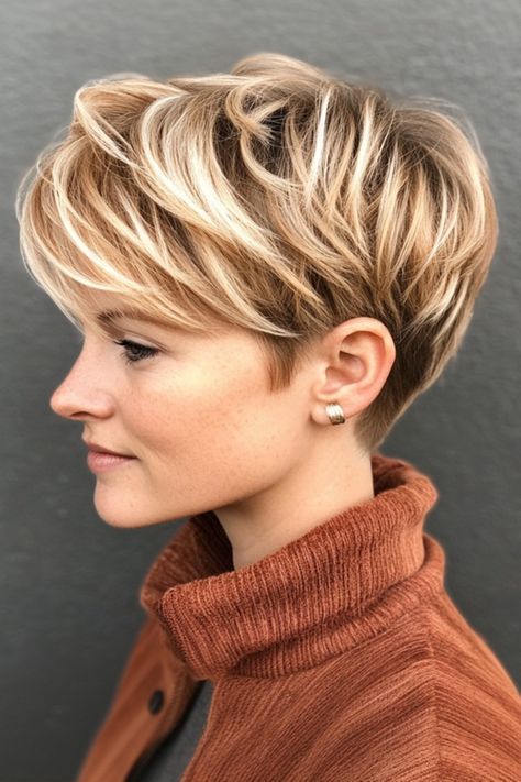 Beauty and Makeup: #beauty, #makeup, #skincare, #haircare Dimensional Blonde Pixie, Short Blonde Highlighted Hair, Ombre Pixie Hair, Pixie Haircut With Highlights, Blonde Highlights On Dark Hair Short, Pixie With Highlights, Warm Blond, Pixie Cut With Highlights, Sleek Short Hair