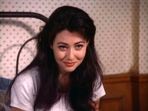 90s Style Icons, Brenda Walsh, Comic Face, Shannen Doherty, Beverly Hills 90210, Aesthetic People, Beauty Icons, 90s Style, Dream Hair