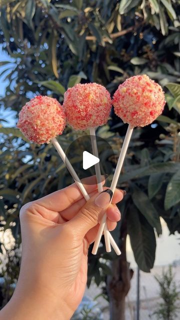 Jacqueline Ramirez on Instagram: "Strawberry Crunch Cakepops 🤤🍓✨ . . . . . #baking #strawberrycrunch #cakepops #losangeles #dessert #strawberrycrunchcakepops #sweets #cupcakes" Strawberry Crunch Cake Pops, Cake Cycles, Dua Lipa Dance, Sweets Cupcakes, Strawberry Crunch Cake, Strawberry Crunch, Crunch Recipe, Crunch Cake, Cake Pop Recipe