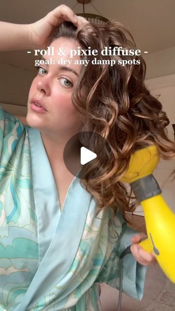 Drybar on Instagram: "Obsessed with @sophiemariegraf diffuser tutorial with our OG Buttercup Blow-Dryer – look at those CURLS 🤩  #Drybar #DrybarBlowout #HairTutorial #HairGoals #curlyhairhacks" How To Style Your Hair With A Blow Dryer, Drying Hair With Diffuser, How To Use Blow Dryer Diffuser, Diffuser Tutorial Hair, How To Use A Diffuser, Hair Dryer Curls, Diffuser Curls, How To Do Curls, Dry Bar Blowout