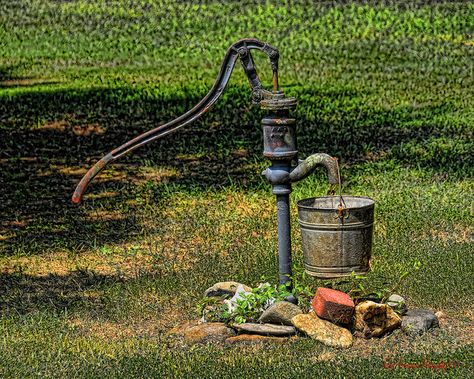 Old water pump & bucket by T.A.Pennington, via Flickr Old Water Pumps, Unique Landscaping, Hand Water Pump, Water For Health, Garden Boxes Raised, Lawn Art, Clean Drinking Water, Front Landscaping, Scenery Pictures