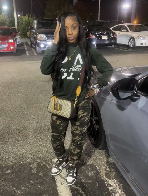 Army Green Dunks Outfit, Olive Green Dunks Outfit Women, Olive Green Dunks Outfit Black Women, Olive Green Outfit Black Women, Olive Green Jordan 4s Outfit, Medium Olive Dunks Outfit, Olive Green 4s Outfit, Green Camo Pants Outfits, Olive Dunks Outfit