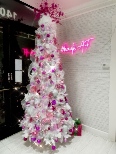 Fuschia christmas decor #whitechristmas #pinkchristmastree Pink Christmas Tree, White Tree, Christmas 2023, Pink Christmas, White Christmas, Christmas Decor, Christmas Decorations, Christmas Tree, Holiday Decor