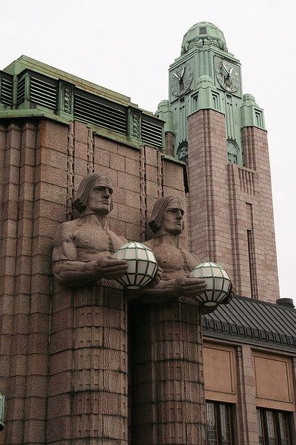 Central train station in Helsinki, Finland Eliel Saarinen, Architecture Art Nouveau, Diesel Punk, Deco Architecture, Art Deco Buildings, Antoni Gaudi, Chrysler Building, Helsinki Finland, Brutalist Architecture