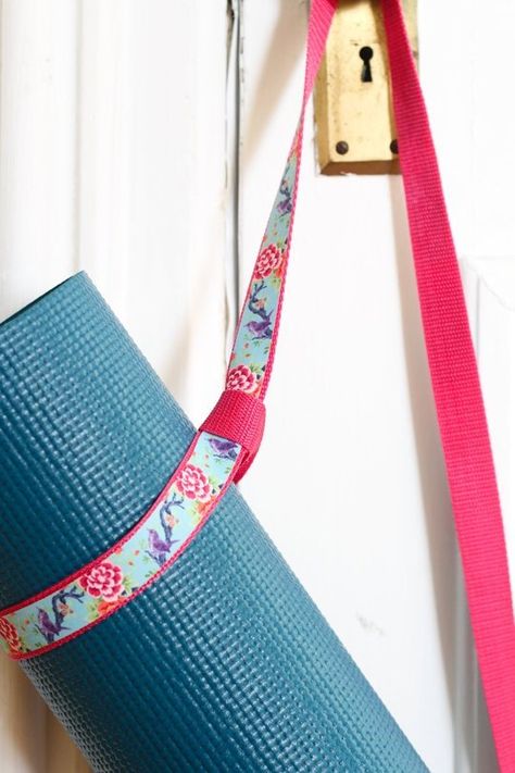 Homemade Holiday Gift Idea: Make A No-Sew Yoga Mat Strap — 2015 HOMEMADE HOLIDAY GIFT IDEA EXCHANGE: PROJECT #6 Diy Yoga Mat, Yoga Mat Holder, Diy Yoga, Homemade Holiday Gifts, Yoga Mat Strap, Yoga Mats Best, Yoga Products, Yoga Strap, Yoga Mat Bag