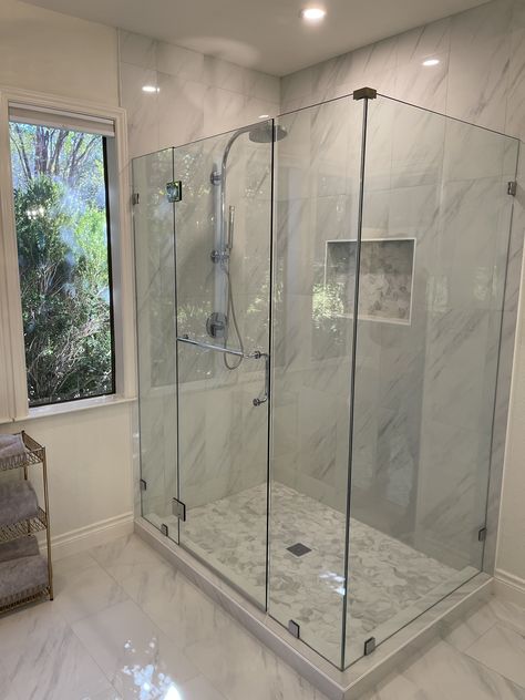 Shower Cabin Ideas, Shower Cubicle Ideas, Bathroom Cubicle, Glass Stairs Design, Steam Room Shower, Shower Cabins, Classy Bathroom, Toilet And Bathroom Design, Shower Sliding Glass Door