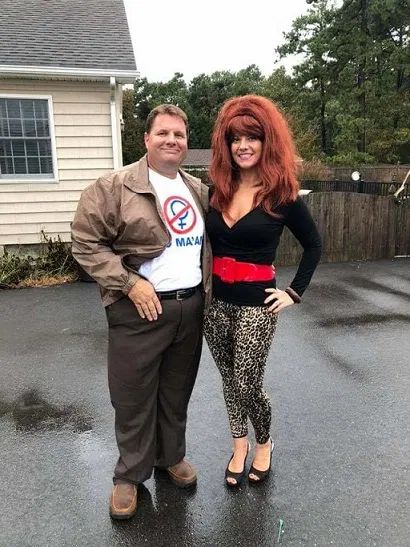 10 Halloween TV Couple DIY Costume Ideas - Beauty and the Mist Funny Couple Costumes, Funny Couple Halloween Costumes, Couples Halloween Outfits, Cute Couple Halloween Costumes, Married With Children, Couples Halloween, Halloween Costumes For Couples, Group Costumes, Tv Couples