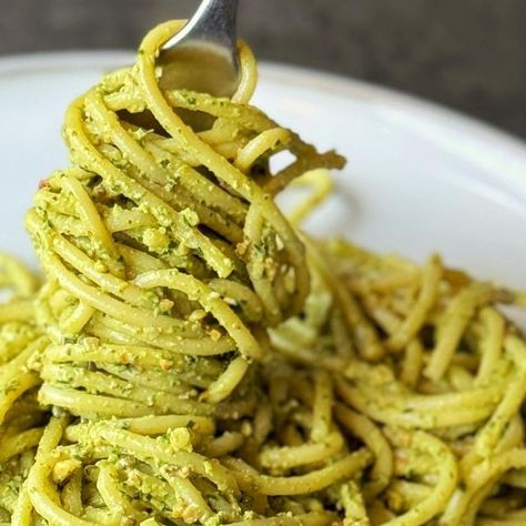 The Happy Pear on Instagram: "Pistachio butter pasta - so good and easy to make Pistachios Basil Platbased Butter 75g Zest of 1/4 Lemon Juice 1/2 Lemon 1/2 tsp Salt Pinch Pepper pasta water Season to taste For full recipe and over 600 delicious plant based recipes to help you become healthier and a better chef, join our Recipe Club all for the price of a cup of coffee, €2.99 per month - link in bio to learn more @thehappypear Thanks @thomas_straker for the inspo 😄🙌🏼 #vegan #veganuary #recipe #pasta" Pistachio Butter, Pepper Pasta, Butter Pasta, Food Club, Best Chef, Lemon Juice, Pistachio, Plant Based Recipes, Basil