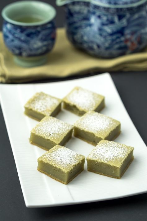 Mochi Cake Recipe, Green Tea Mochi, Green Tea Dessert, Matcha Mochi, Sweet Matcha, Butter Mochi, Mochi Recipe, Mochi Cake, Best Green Tea