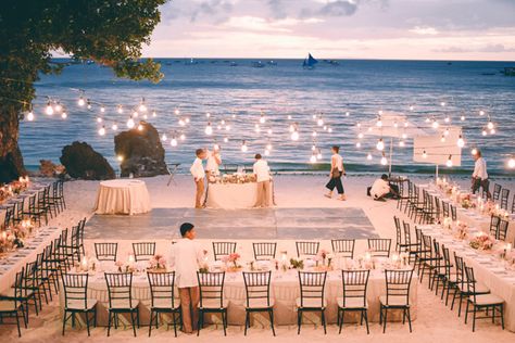 Bridal Beach Dreams | https://brideandbreakfast.ph/2016/04/12/bridal-beach-dreams/ Wedding Reception Seating Arrangement, Dinner Setup, Selamat Hari Valentine, Wedding Table Layouts, Outdoor Dance Floors, Wedding Reception Layout, Wedding Ceremony Seating, Reception Layout, Wedding Reception Seating