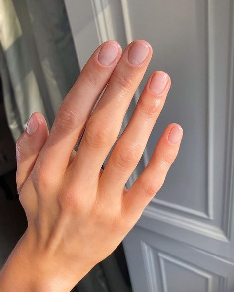 Harriet Westmoreland on Instagram: “Clear and clean using @biosculpturegelgb Bio base gel and Gloss top coat....I love a smooth shiny, clear mani! Prepped with best…” Clear Clean Nails, Clear Manicure Natural, Harriet Westmoreland Nails, Clear Gel Nails Natural Short, Clear Coat Nails, Clear Gel Manicure, Clear Nails Ideas, Clear Manicure, Bubblegum Pink Nails