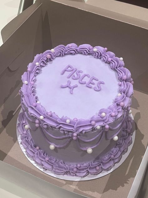 Picies Zodiac Cake, Cute Circle Cakes, Pisces Cake Aesthetic, Pisces Season Cake, Pisces Szn Cake, Zodiac Cake Ideas, Pisces Cake Ideas, Piscis Cake, Taurus Cake Ideas