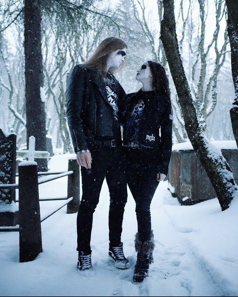 Metal Bf And Goth Gf, Metalhead Bf And Goth Gf, Metalhead Relationship, Metalhead Couple Aesthetic, Black Metal Couple, Metal Head Couple, Gothic Couple Aesthetic, Metalhead Couple, Metal Couple