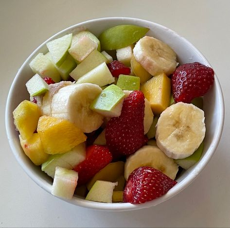 Eating Fruits Aesthetic, Fruit Cup, Healthy Lunch Snacks, Tumblr Food, Fruit Salads, Healthy Food Dishes, Healthy Food Motivation, Fruit Salad Recipes, Healthy Clean Eating