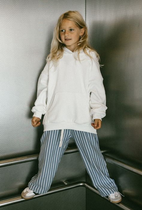 @fosteredcollection Scandi Girl Style, Scandi Girl, Chic Minimalist Style, Chic Kids, Hoodie White, Kids Wardrobe, Minimalist Chic, Pink And Brown, Timor Leste