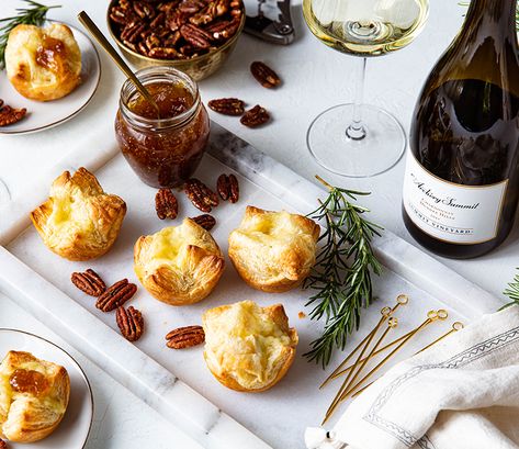 Candied Rosemary, Food And Wine Recipes, Puff Pastry Brie, Pastry Brie, Mini Puff Pastry, Rosemary Pecans, Winter Appetizers, Sweet Appetizer, Brie Puff Pastry