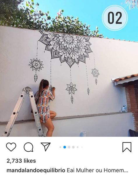 Wall Murals Mandala, Compound Wall Painting Ideas, Big Mandala Art, Mandala Wall Art Murals, Mandala Wall Painting, Henna Wall Art, Accent Wall Paint Colors, Wall Art Diy Paint, Cool Stencils