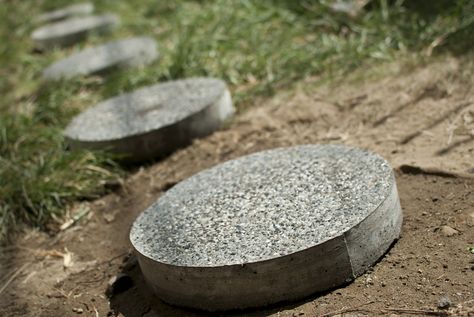 wikiHow to Make Your Own Stepping Stones -- via wikiHow.com Concrete Stepping Stones Diy, Round Pavers, Round Stepping Stones, Stepping Stone Pathway, Pavers Diy, Stepping Stone Molds, Step Stones, Concrete Stepping Stones, Stepping Stones Diy