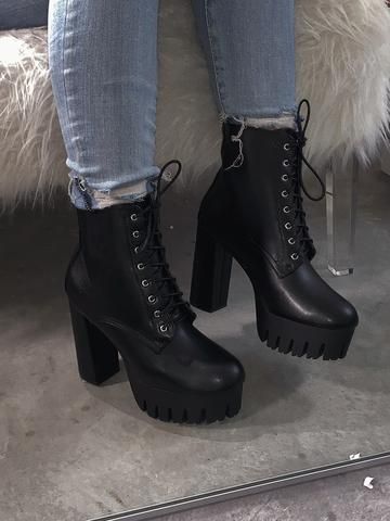 Fashion Shoes Heels, Shoes Heels Classy, Fancy Shoes, Hype Shoes, High Heel Boots Ankle, Fashion High Heels, Black High Heels, Pretty Shoes, Heeled Ankle Boots