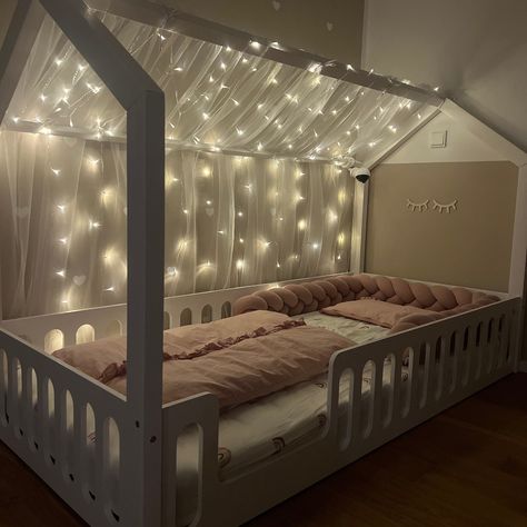 Bed Kind, Tulle Canopy, Toddler House Bed, House Frame Bed, Play Tents, Toddler Girl Room, Kids Bedroom Inspiration, Baby Room Inspiration, Toddler Rooms