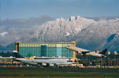 Top Airports Richmond Canada, Modern Airport, Vancouver Airport, Vancouver International Airport, Stunning Hotels, Mini Vacation, Airport Hotel, World Photo, Heathrow