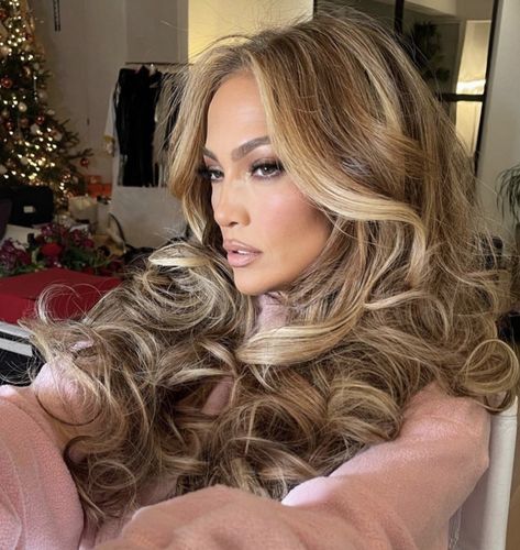 Jlo's Hair Color, Jennifer Lopez Hair Color Balayage, Jlo Hair Colors, Blonde Bombshell Hair, Jennifer Lopez Hair Color, Mary Phillips, Fancy Ponytail, Jlo Hair, Jennifer Lopez Hair