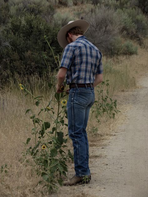 Country Inspired Outfits Men, Farming Outfits Men, Farmer Aesthetic Outfit Men, Men's Western Fashion, Farmer Clothes Men, Farm Outfit Aesthetic Men, Farmer Style Men, Country Aesthetic Men, Male Country Outfits