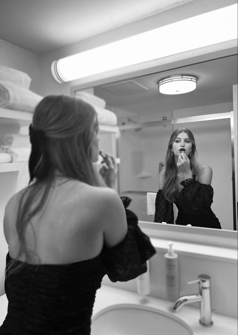 Mirror Lipstick Writing Photography, Mirror Poses Women, Looking In Mirror Pictures, Mirror Getting Ready Aesthetic, Pictures With Mirrors, Photography Poses With Mirror, Photo Poses In Mirror, Person Doing Makeup In Mirror, Photos With Mirrors