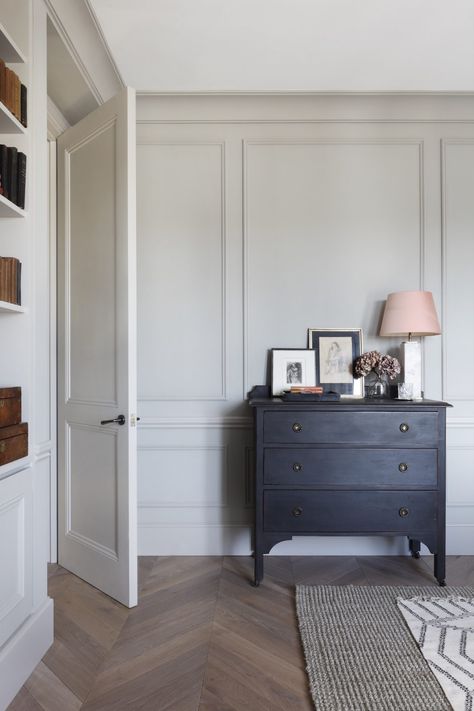 Parisian Inspired Bedroom, White Colour Palette, Living Room Panelling, Bedroom Panel, Spare Bedroom, Master Bedrooms Decor, Main Bedroom, New Living Room, Nude Pink