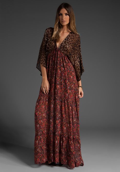 Love this style for the Fall! Fall Hippie V-neck Maxi Dress, Hippie Maxi Dress With Boho Print And V-neck, Hippie Boho Print Floor-length Dress, Hippie Floor-length Boho Print Dress, Printed V-neck Boho Hippie Dress, Outfits To Try, Mode Hippie, Red Boho, Boho Hippie Chic