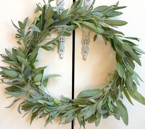 How to Create a Simple Sage Wreath www.homeroad.net Sage Wreath, Fall Hoop Wreath, Herb Wreath, Living Wreath, Easy Fall Wreaths, Doorway Decor, Hanging Herbs, Rainy Day Crafts, Foliage Wreath