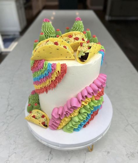 Taco Theme Cake, Fiesta Cake Ideas, Simple Mexican Theme Cake, Taco Birthday Cake, Fiesta Theme Cake, Fiesta Cakes, Mexican Fiesta Cake, Decorative Desserts, Taco Cake