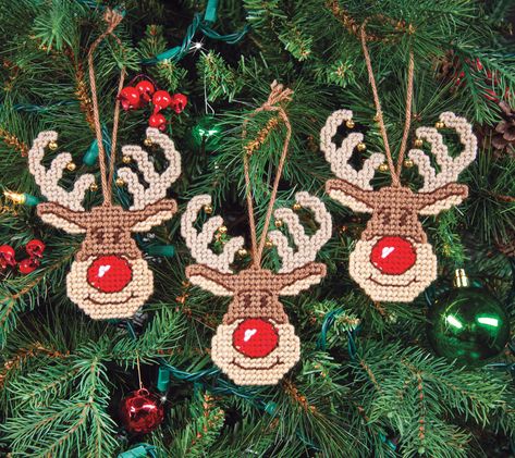 Plastic Canvas Xmas Patterns, Vintage Plastic Canvas, Reindeer Plastic Canvas Patterns, Plastic Mesh Canvas Projects, Plastic Canvas Christmas Patterns Free, Plastic Canvas Reindeer, Plastic Canvas Nativity, Plastic Canvas Calendar, Christmas Plastic Canvas Patterns Free