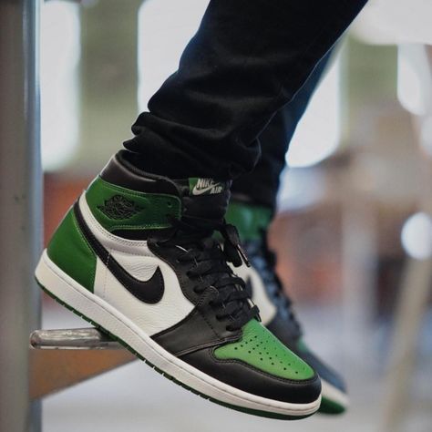 Air Jordan 1 Green, Pine Green Outfit, Air Jordan 1 Pine Green, Jordans Outfit For Men, Jordan 1 Pine Green, Jordan 1 Green, Jordan 1 Royal, Cheap Jordan Shoes, Jordan Outfit