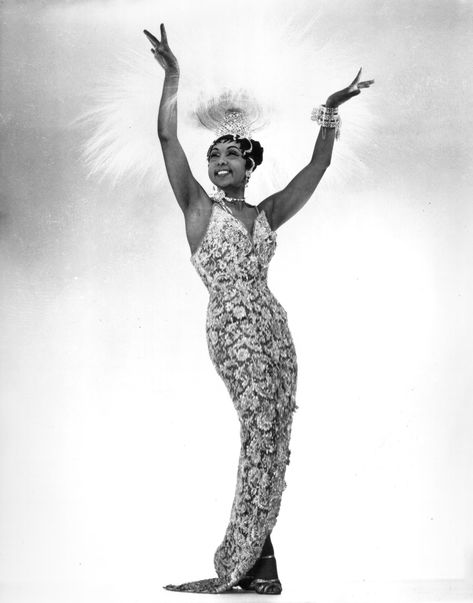 Vintage Photos of Famous Black Women Serving Serious Style - Essence Stylish Black Women, Isadora Duncan, African American Fashion, Josephine Baker, Vintage Black Glamour, Famous Black, Black Hollywood, Black Hairstyles, Roaring 20s