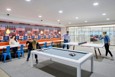 Cisco game room design idea - Home Decorating Trends - Homedit Decompression Room, Game Lounge, Breakout Space, Recreation Room, Game Room Family, Office Games, Office Lounge, Cool Office, Workplace Design