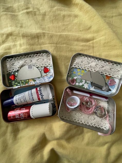 the one of the right is actually a Bob Ross mint tin which is bigger than the altoids tin Tin Box Gift Ideas, Altoid Tin Gifts, Punk Jewelry Diy, Altoid Wallet, Altoids Wallet, Tin Ideas, Altoids Tin, Altoid Tin, Altoids Tins