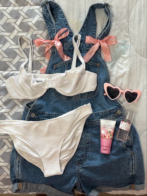 Overalls Aesthetic, Beach Pinterest, Lets Go To The Beach, Aesthetic Swimsuit, Swimsuit Aesthetic, Overall Outfit, Swimsuits Outfits, Casual Outfit Inspiration, Go To The Beach