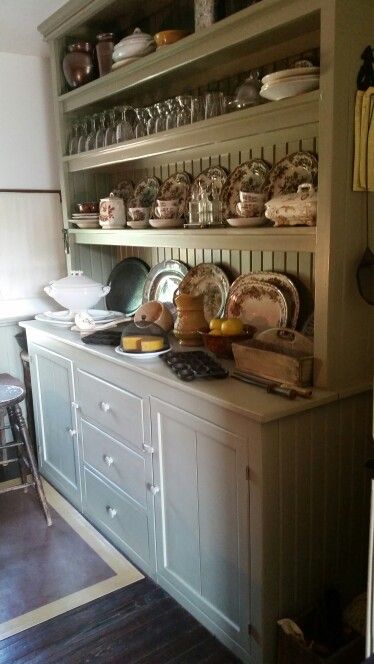 Cabinet from Anne of green gables house in PEI. Would look great 8n my kitchen! Anne Of Green Gables Kitchen, Anne Of Green Gables Interior, Anne Of Green Gables House Interior, Anne Of Green Gables House, Green Gables House, Gable House, English Decor, Condo Decorating, Blue Transferware