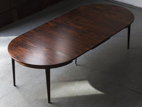 Listed on VNTG.com: Extendable XXL dining table by Gunni Omann in rosewood, Denmark 1960s | #vntg #vintage Dining Table Vintage, Round Extendable Dining Table, Rosewood Table, Hosting Dinner, Host Dinner Party, Oval Table, Table Vintage, Extendable Dining Table, Table Legs