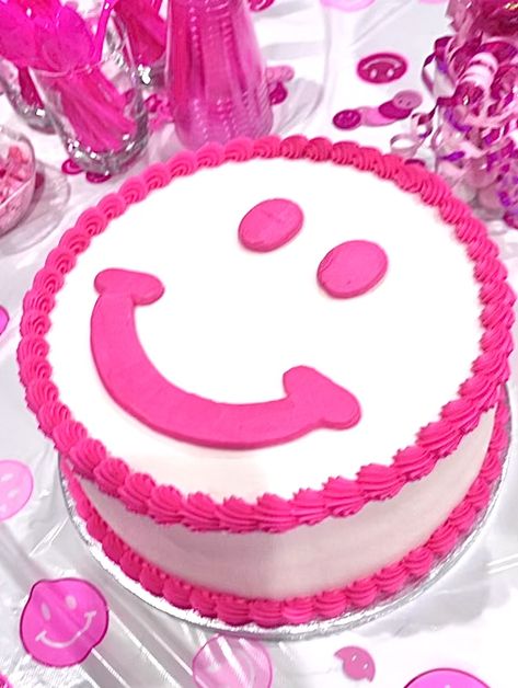 Birthday Desert, Summer Birthday Cake, 14th Birthday Cakes, Birthday Cakes For Teens, Cookie Cake Birthday, Pink Birthday Cakes, Cute Birthday Ideas, Funny Birthday Cakes, Cute Birthday Gift