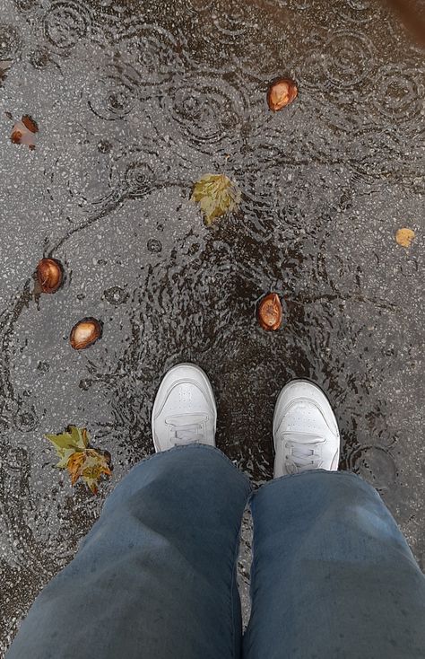 Autumn Rainy Day, Rainy October Day, Rainy September Aesthetic, Rainy Fall Day Aesthetic, Rainy Autumn Day, Autumn Aesthetic Rainy Days, Shoe Image, Autumn Morning, Autumn Cozy