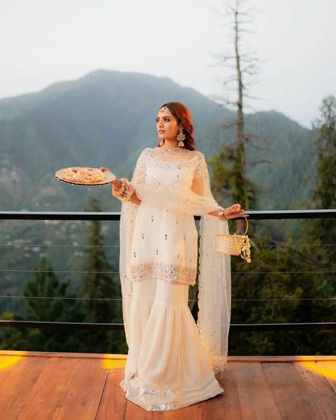 Nikah Outfit, Nikah Dress, Pakistani Women Dresses, Desi Wedding Dresses, Latest Bridal Dresses, Pakistani Fancy Dresses, Fancy Dresses Long, Indian Dresses Traditional, Traditional Indian Outfits