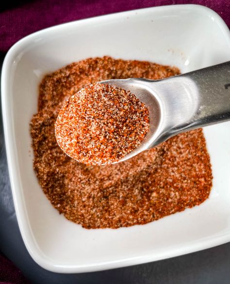 This Dry Rub for Chicken is the best homemade spice blend for grilling and smoking. Elevate your grilled and smoked meat using pantry staples. Feel free to make it spicy by adding cayenne pepper. Bird Gourds, Best Chicken Seasoning, Rub For Chicken, Chicken Rub Recipes, Chicken Wing Recipes Fried, Dry Rub For Chicken, Chicken Wing Recipes Baked, Dry Rub Recipes, Easy Rice