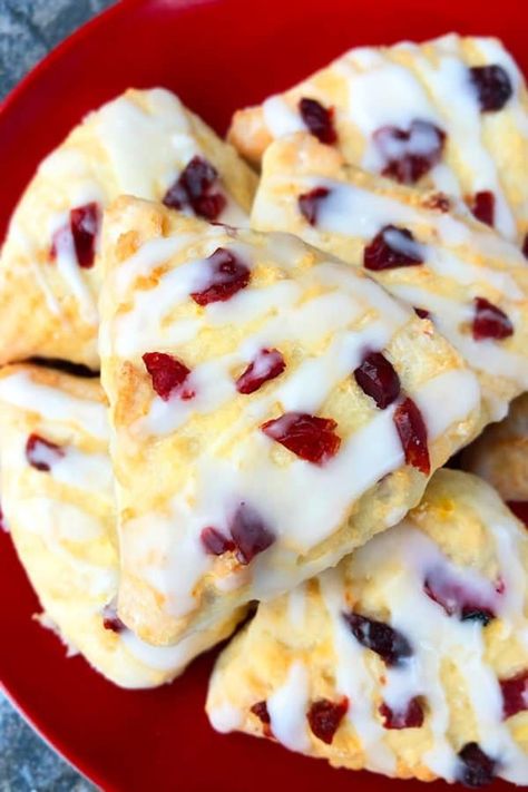 Cranberry Orange Scones {With Orange Glaze} - CakeWhiz Cranberry Orange Scones Recipe, Orange Scones Recipe, Orange Shortbread, Cranberry Bliss, Breaking Fast, Breakfast Baking, Food Thoughts, Cranberry Dessert, Cranberry Orange Scones