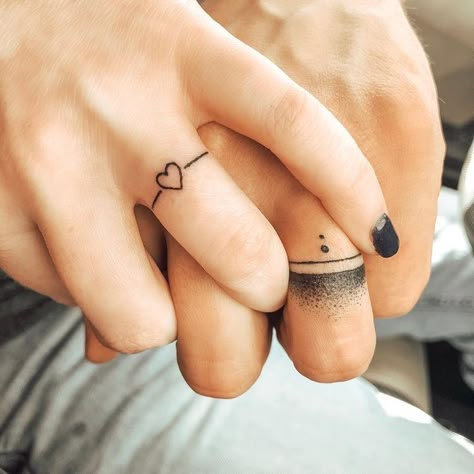 Ring Tattoo Designs, Wedding Band Tattoo, Tattoo Band, Ring Tattoo, Wedding Ring Tattoo, Tattoo Wedding Rings, Ring Finger Tattoos, Finger Tattoo Designs, Small Girl Tattoos