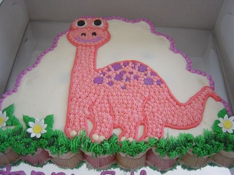 Cuteness overload. Dinosaur cupcake cake Dinosaur Pull Apart Cupcakes, Cupcakes Decoration Birthday, Dinosaur Cupcake Cake, Dinosaur Cakes, Dinosaur Cupcake, Pull Apart Cupcake Cake, Dinosaur Cupcakes, Pull Apart Cake, Girl Dinosaur Birthday