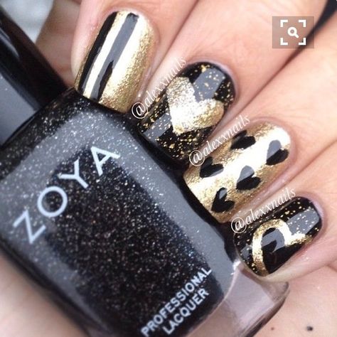 Black and gold hearts nail designs art Pedi Designs, Camo Nails, Nail Board, Gold Nail Polish, Square Nail, Valentine Nail Art, Valentine Nails, Anime Nails, Nail Designs Valentines