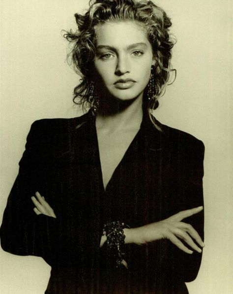 Michaela Bercu, Vogue Archive, Modern Rainbow, 90s Model, 90s Supermodels, 80s And 90s Fashion, Glamour Shots, Androgynous Fashion, Beauty Icons